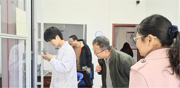 南京航空航天大學(xué)來(lái)株洲世林膠業(yè)進(jìn)行技術(shù)交流